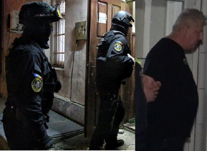 Simionescu condus la Politia Harlau incatusat