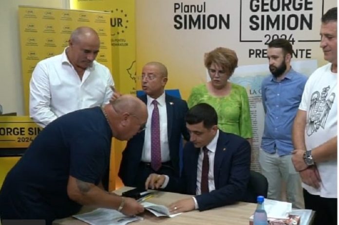 Mitică Ungureanu- fostul boxer AUR semnează contractul cu Simion