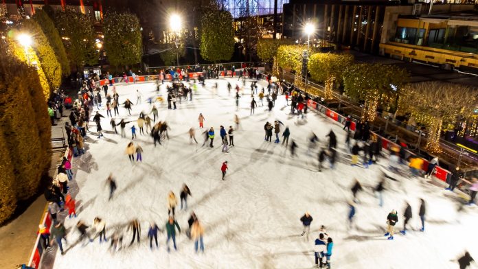 Patinoarul Palas rămâne deschis în februarie